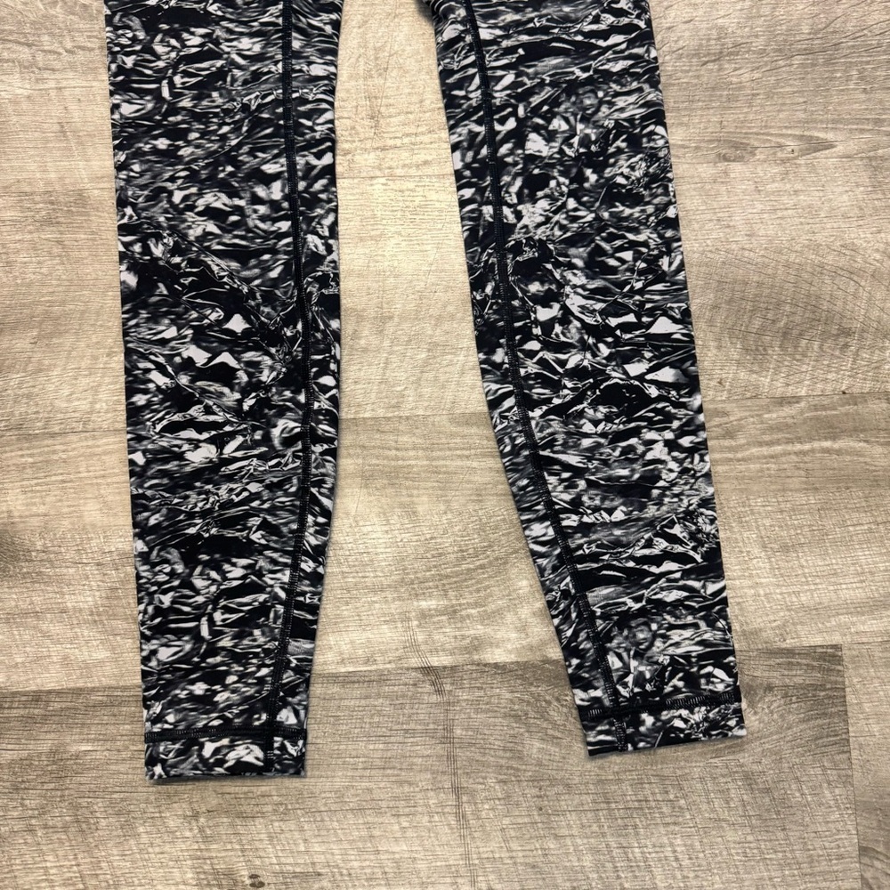 Lululemon Wunder Under Hi-Rise Tight 28" Liquid Platinum Alpine Black White-Sz 6 - Picture 4 of 6